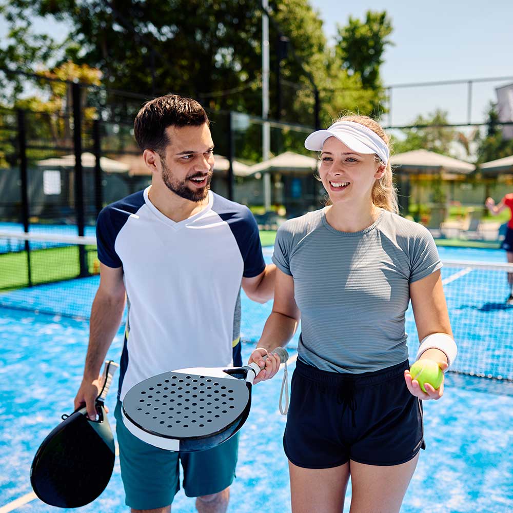 young-paddle-tennis-players-communicating-during-a-VTVTVU6
