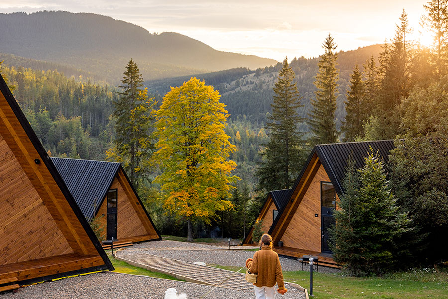 morning-walk-in-mountain-retreat-D7M7DDS