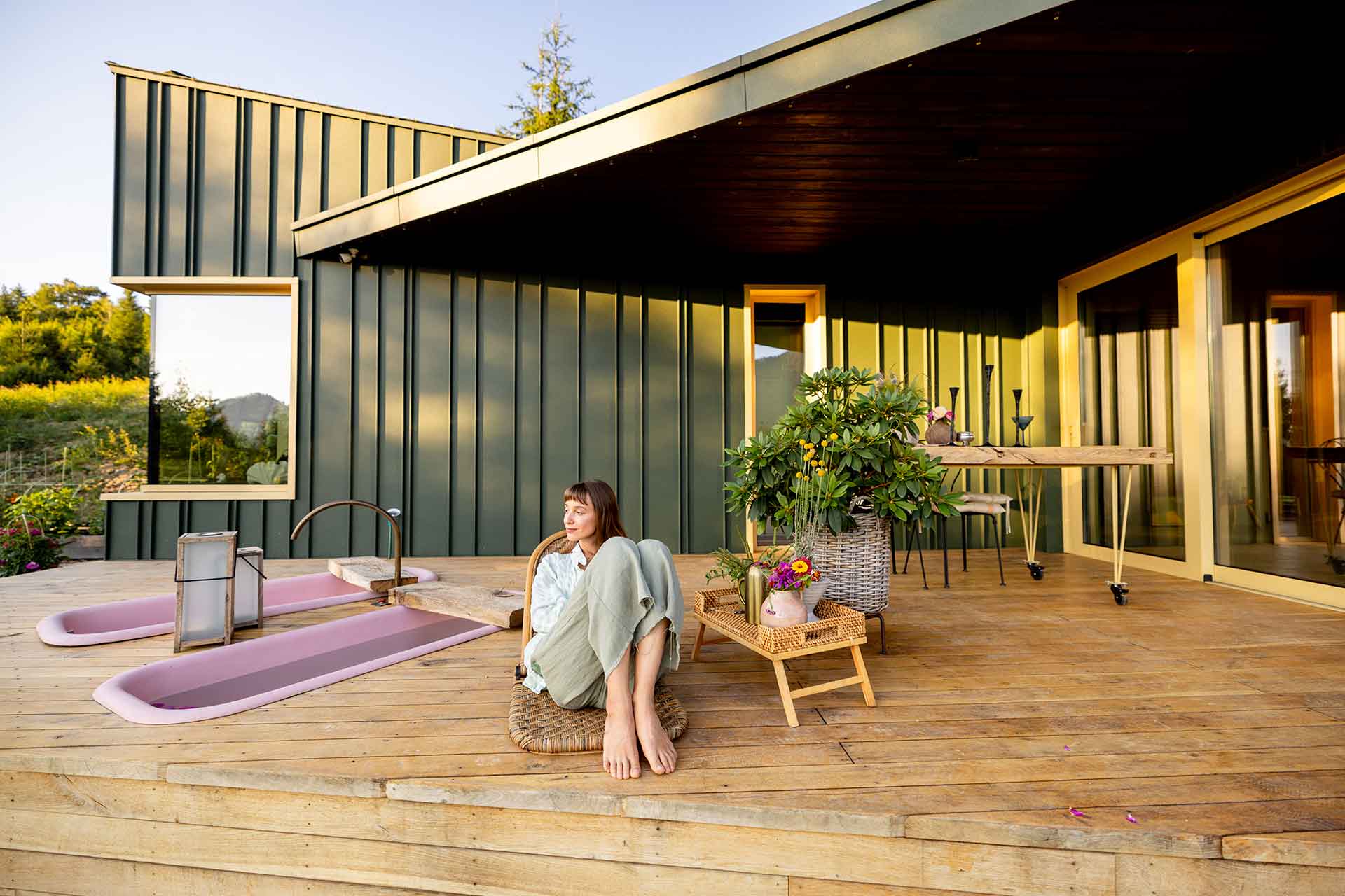 relaxing-at-the-mountain-retreat-URTJB7K